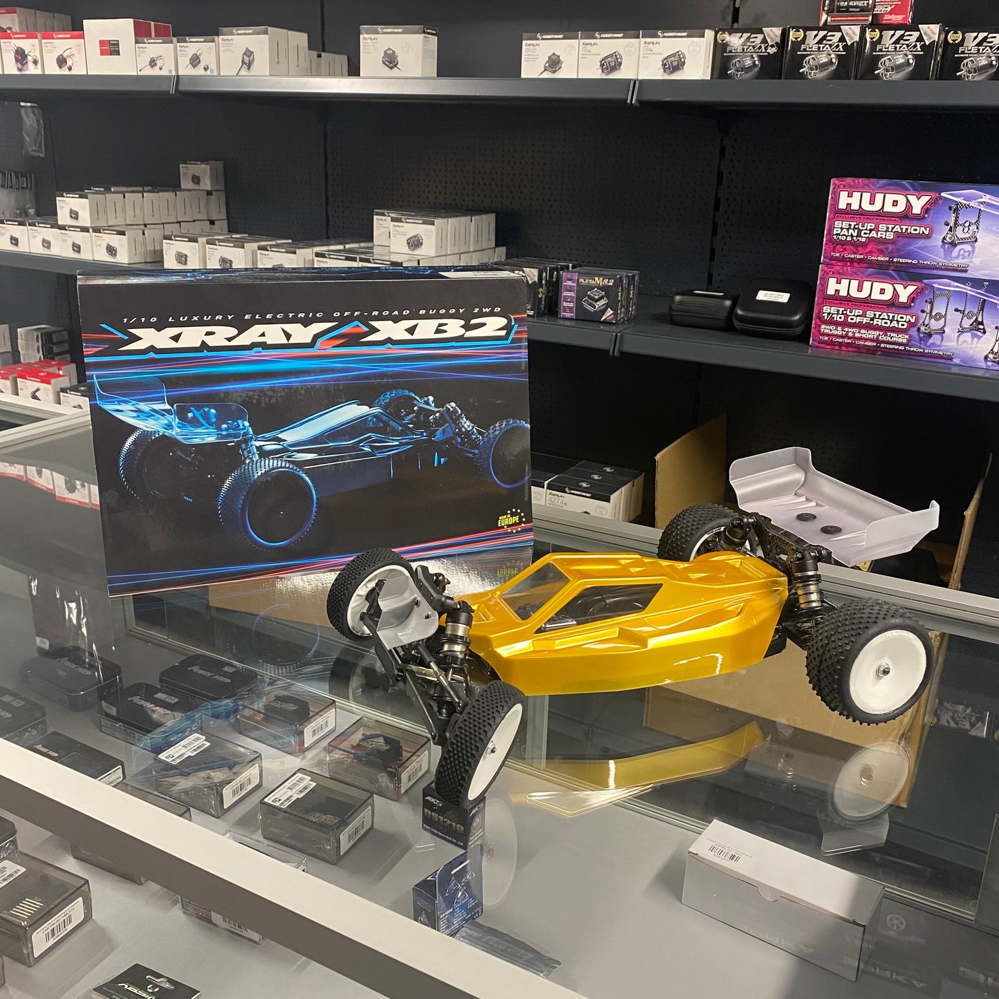 PRE-OWNED Xray XB2'25C + Nosram N22 Stock Spec 13.5T Motor + Hobbywing XR10 Pro G2S  + Sanwa PGS-LH II +  Ersatzteile