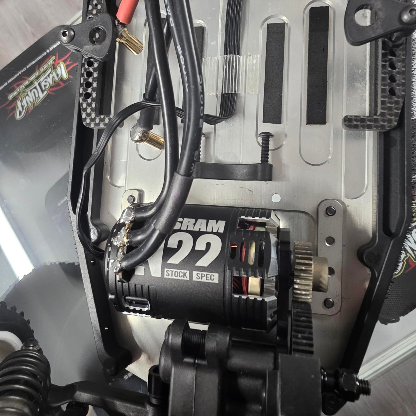 PRE-OWNED Xray XB2'25C + Nosram N22 Stock Spec 13.5T Motor + Hobbywing XR10 Pro G2S  + Sanwa PGS-LH II +  Ersatzteile