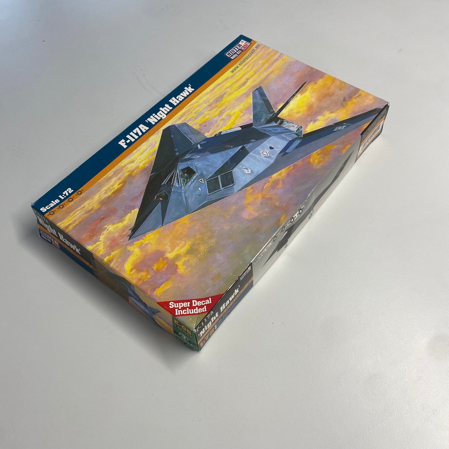 Bateau MisterCraft E05 F-117A « Night Hawk » d'occasion