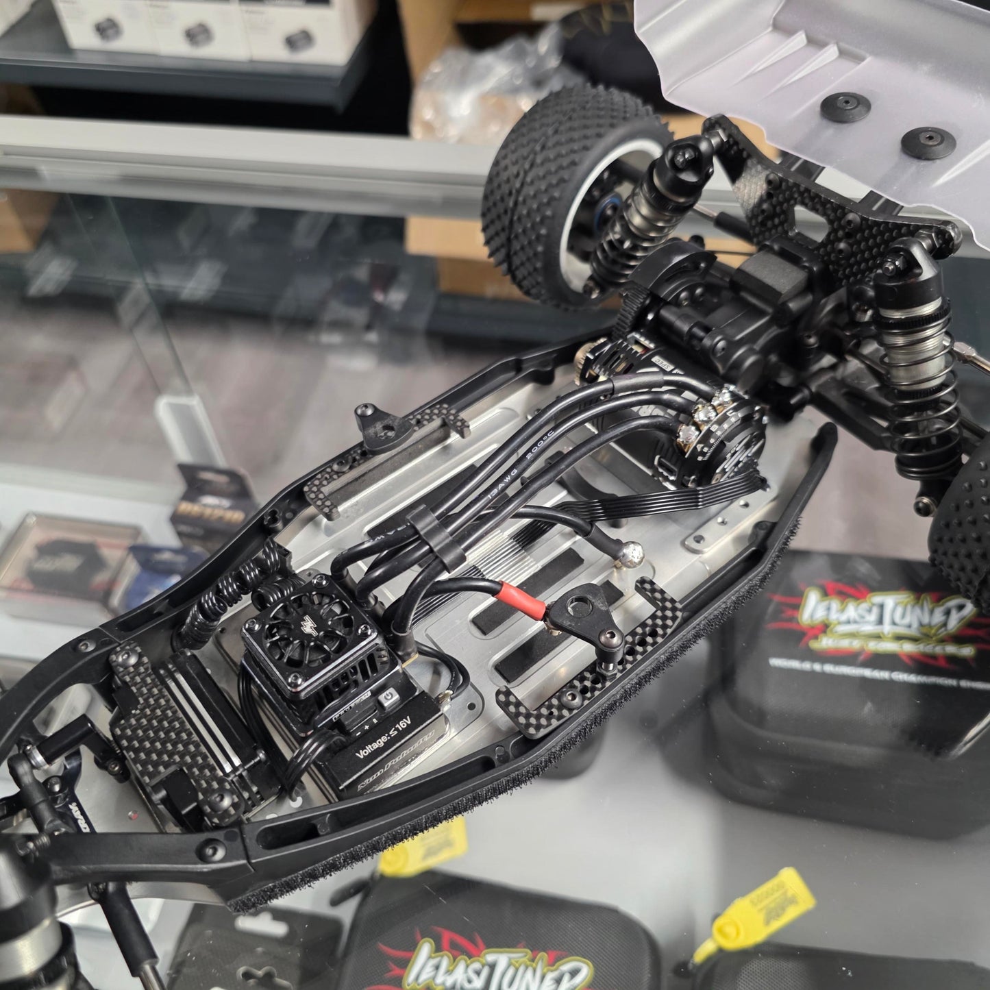 PRE-OWNED Xray XB2'25C + Nosram N22 Stock Spec 13.5T Motor + Hobbywing XR10 Pro G2S  + Sanwa PGS-LH II +  Ersatzteile