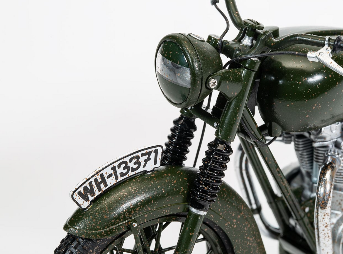 The Great Escape Triumph TR6 Trophy Motorcycle (Weathered) - 1:12 Scale - CC08501